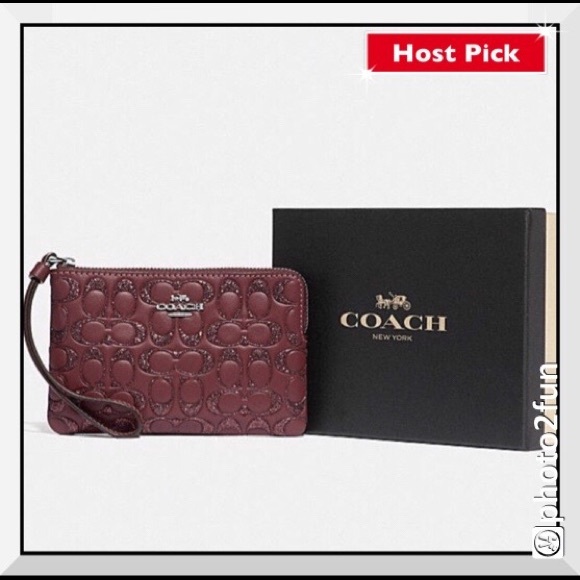 Coach Handbags - ⚠️ Signature Coach Boxed Zip Wristlet